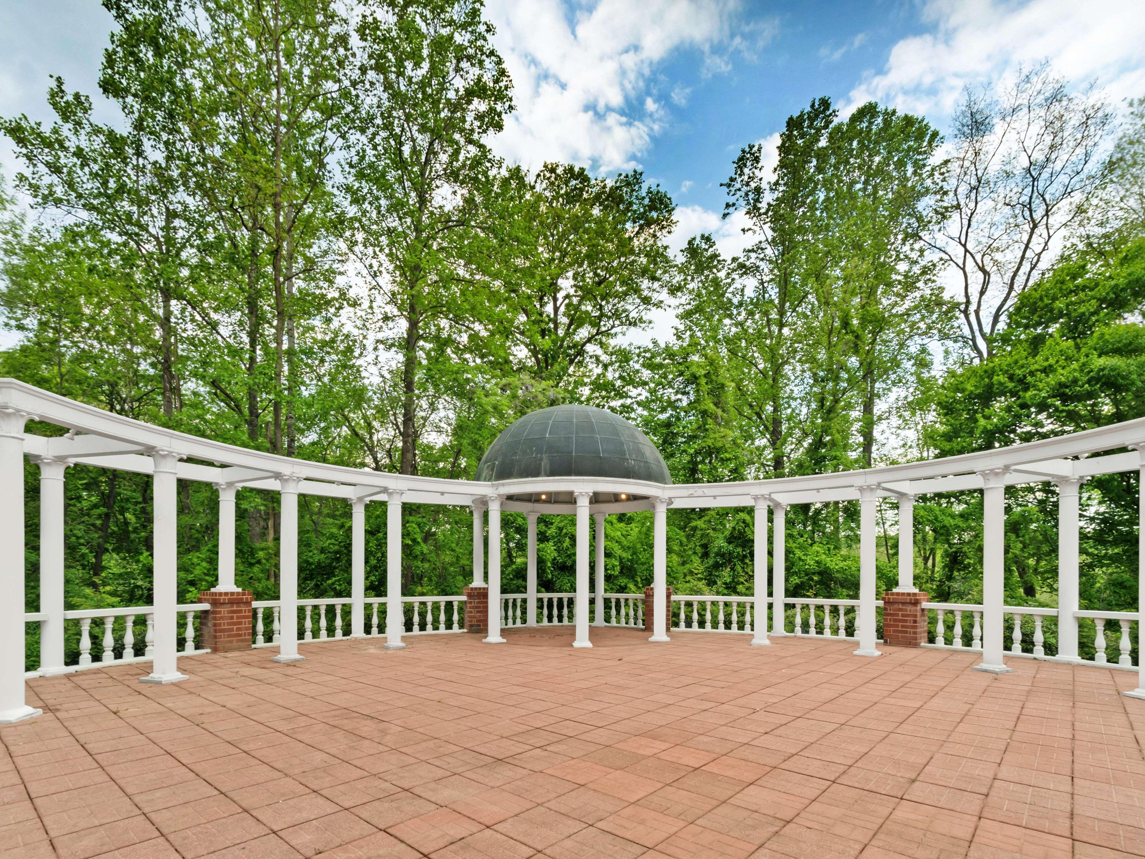 Doubletree By Hilton Charlottesville Exterior photo